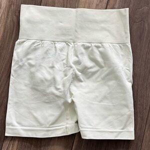 Soft Cream High-Waisted biker workout Shorts size small